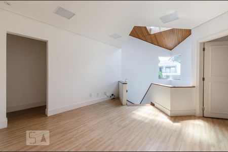 Sala intima de casa de condomínio à venda com 4 quartos, 620m² em Alphaville Residencial Dois, Barueri