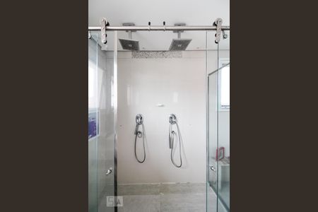 Casa de condomínio para alugar com 350m², 4 quartos e 4 vagas Casa de condomínio para alugar com 350m², 4 quartos e 4 vagasBanheiro Suíte Superior