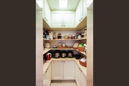 Casa de condomínio para alugar com 350m², 4 quartos e 4 vagas Casa de condomínio para alugar com 350m², 4 quartos e 4 vagasDespensa