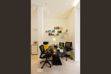 Sala de casa de condomínio para alugar com 4 quartos, 350m² em Alphaville, Barueri