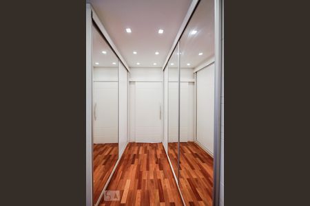 Casa de condomínio para alugar com 350m², 4 quartos e 4 vagas Casa de condomínio para alugar com 350m², 4 quartos e 4 vagasSuíte Superior