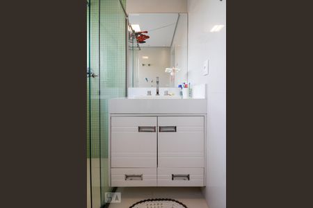 Casa de condomínio para alugar com 350m², 4 quartos e 4 vagas Casa de condomínio para alugar com 350m², 4 quartos e 4 vagasBanheiro