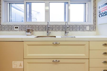 Casa de condomínio para alugar com 350m², 4 quartos e 4 vagas Casa de condomínio para alugar com 350m², 4 quartos e 4 vagasCozinha