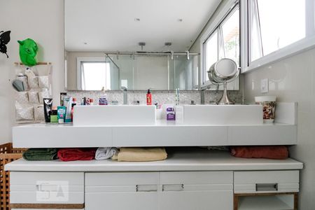 Casa de condomínio para alugar com 350m², 4 quartos e 4 vagas Casa de condomínio para alugar com 350m², 4 quartos e 4 vagasBanheiro Suíte Superior