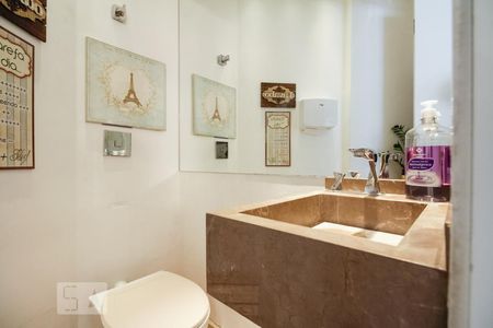 Lavabo de casa de condomínio para alugar com 4 quartos, 350m² em Alphaville, Barueri