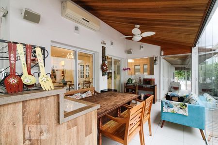 Casa de condomínio para alugar com 350m², 4 quartos e 4 vagas Casa de condomínio para alugar com 350m², 4 quartos e 4 vagasChurrasqueira