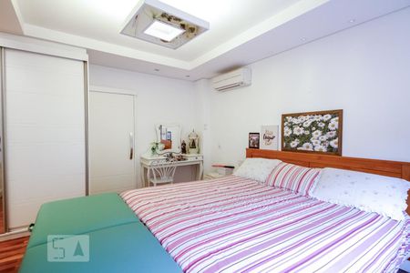 Casa de condomínio para alugar com 350m², 4 quartos e 4 vagas Casa de condomínio para alugar com 350m², 4 quartos e 4 vagasSuíte Superior