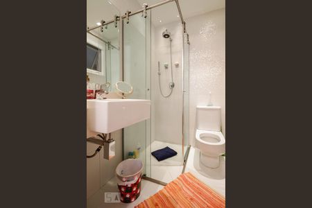 Banheiro Suíte 1 de casa de condomínio para alugar com 4 quartos, 350m² em Alphaville, Barueri