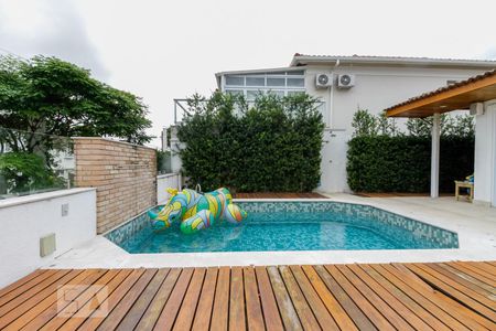 Casa de condomínio para alugar com 350m², 4 quartos e 4 vagas Casa de condomínio para alugar com 350m², 4 quartos e 4 vagasÁrea Externa