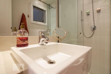 Banheiro Suíte 1 de casa de condomínio para alugar com 4 quartos, 350m² em Alphaville, Barueri