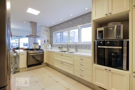 Casa de condomínio para alugar com 350m², 4 quartos e 4 vagas Casa de condomínio para alugar com 350m², 4 quartos e 4 vagasCozinha