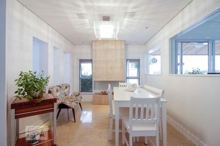 Casa de condomínio para alugar com 350m², 4 quartos e 4 vagas Casa de condomínio para alugar com 350m², 4 quartos e 4 vagasSala Lareira