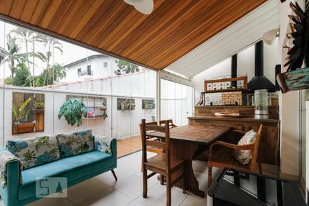 Casa de condomínio para alugar com 350m², 4 quartos e 4 vagas Casa de condomínio para alugar com 350m², 4 quartos e 4 vagasChurrasqueira