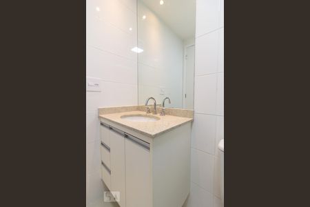 Banheiro de kitnet/studio para alugar com 1 quarto, 38m² em Campo Belo, São Paulo