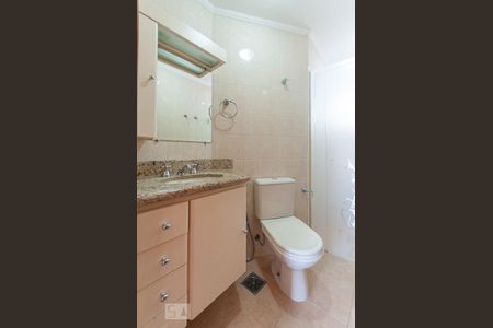Banheiro de apartamento à venda com 3 quartos, 92m² em Cambuí, Campinas