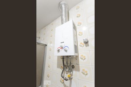 Banheiro aquecedor de apartamento para alugar com 3 quartos, 98m² em Tijuca, Rio de Janeiro