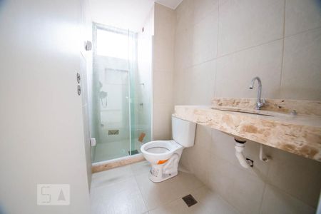 Banheiro social de apartamento para alugar com 2 quartos, 62m² em São Lourenço, Niterói