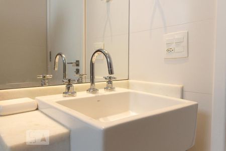 Banheiro de apartamento para alugar com 2 quartos, 64m² em Vila Gertrudes, São Paulo