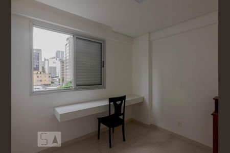 Quarto 1 de apartamento para alugar com 2 quartos, 84m² em Santo Antônio, Belo Horizonte