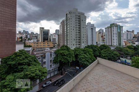 Vista Quarto 1 de apartamento para alugar com 2 quartos, 84m² em Santo Antônio, Belo Horizonte