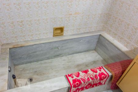 Banheira Banheiro Social de apartamento à venda com 4 quartos, 150m² em Santo Antônio, Belo Horizonte