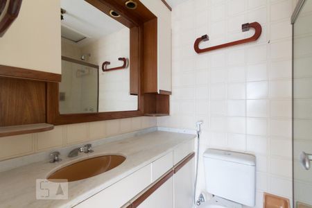 Banheiro  de apartamento para alugar com 3 quartos, 105m² em Barra da Tijuca, Rio de Janeiro