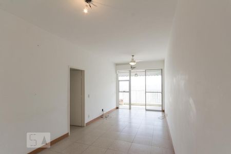 Sala de apartamento para alugar com 3 quartos, 105m² em Barra da Tijuca, Rio de Janeiro