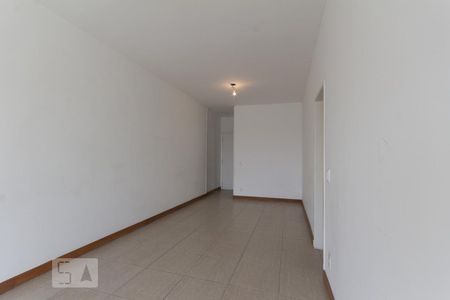 Sala de apartamento para alugar com 3 quartos, 105m² em Barra da Tijuca, Rio de Janeiro