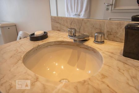 Apartamento para alugar com 450m², 4 quartos e 4 vagas Apartamento para alugar com 450m², 4 quartos e 4 vagasBanheiro da suíte 2