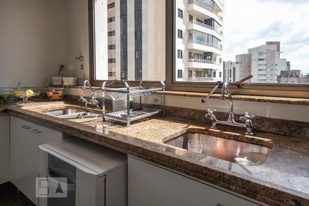 Apartamento para alugar com 450m², 4 quartos e 4 vagas Apartamento para alugar com 450m², 4 quartos e 4 vagasCozinha