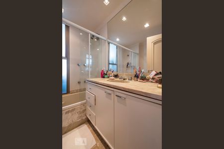 Apartamento para alugar com 450m², 4 quartos e 4 vagas Apartamento para alugar com 450m², 4 quartos e 4 vagasBanheiro da suíte 3