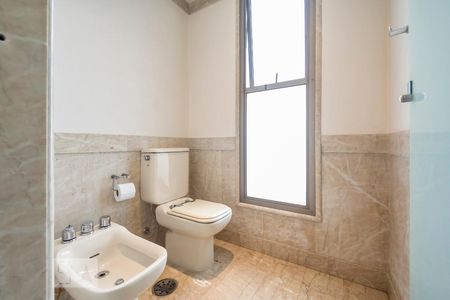 Apartamento para alugar com 450m², 4 quartos e 4 vagas Apartamento para alugar com 450m², 4 quartos e 4 vagasBanheiro 1 da suíte 1