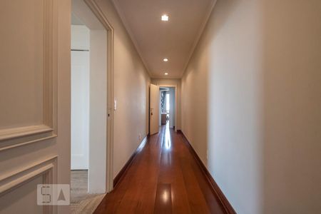 Apartamento para alugar com 450m², 4 quartos e 4 vagas Apartamento para alugar com 450m², 4 quartos e 4 vagasCorredor