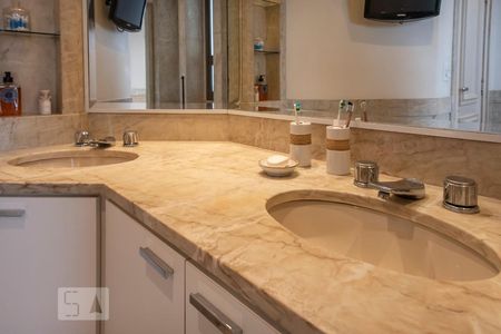 Apartamento para alugar com 450m², 4 quartos e 4 vagas Apartamento para alugar com 450m², 4 quartos e 4 vagasBanheiro 1 da suíte 1