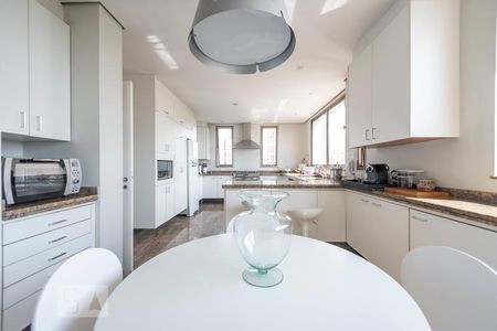 Apartamento para alugar com 450m², 4 quartos e 4 vagas Apartamento para alugar com 450m², 4 quartos e 4 vagasCozinha