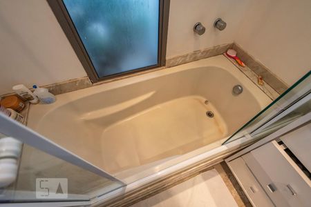 Apartamento para alugar com 450m², 4 quartos e 4 vagas Apartamento para alugar com 450m², 4 quartos e 4 vagasBanheiro da suíte 3