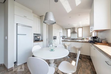 Apartamento para alugar com 450m², 4 quartos e 4 vagas Apartamento para alugar com 450m², 4 quartos e 4 vagasCozinha