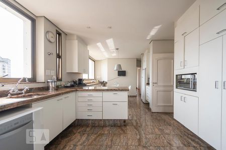 Apartamento para alugar com 450m², 4 quartos e 4 vagas Apartamento para alugar com 450m², 4 quartos e 4 vagasCozinha