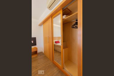 Studio para alugar com 33m², 1 quarto e 1 vaga Studio para alugar com 33m², 1 quarto e 1 vagaSuíte