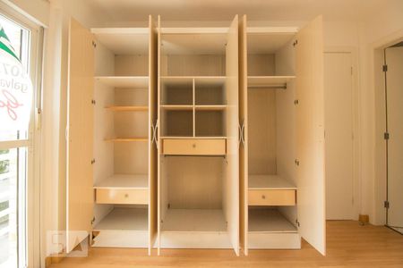 Quarto 1 (suíte) de apartamento para alugar com 3 quartos, 90m² em Centro, Curitiba