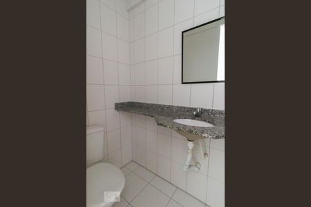 Banheiro de kitnet/studio para alugar com 1 quarto, 27m² em Centro Histórico, Porto Alegre