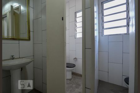 Banheiro de casa para alugar com 2 quartos, 100m² em Morro dos Ingleses, São Paulo