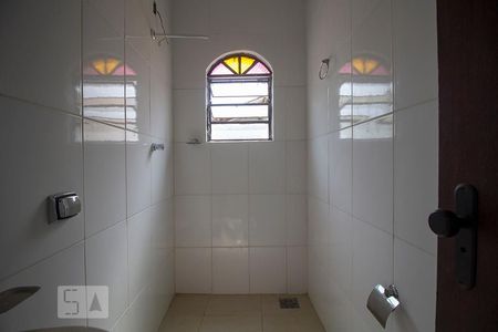 Banheiro de casa de condomínio para alugar com 2 quartos, 48m² em João Pinheiro, Belo Horizonte