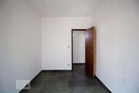 Quarto de casa de condomínio para alugar com 2 quartos, 48m² em João Pinheiro, Belo Horizonte