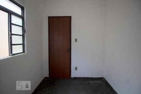 Quarto de casa de condomínio para alugar com 2 quartos, 48m² em João Pinheiro, Belo Horizonte