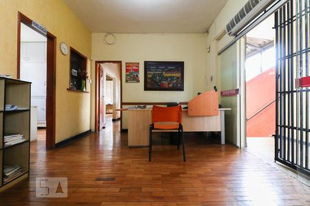 Sala de casa à venda com 7 quartos, 260m² em Bonfim, Belo Horizonte