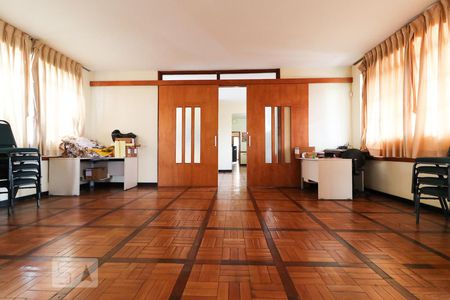 Sala de casa à venda com 7 quartos, 260m² em Bonfim, Belo Horizonte