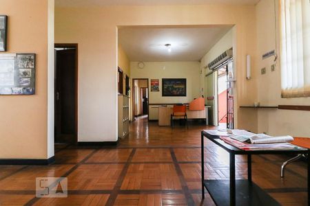 Sala de casa à venda com 7 quartos, 260m² em Bonfim, Belo Horizonte