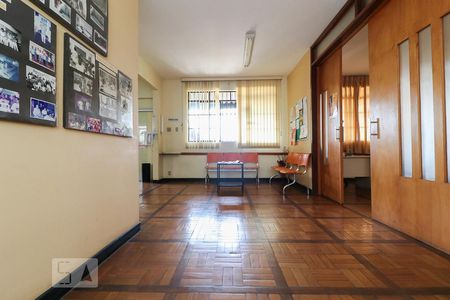 Sala de casa à venda com 7 quartos, 260m² em Bonfim, Belo Horizonte