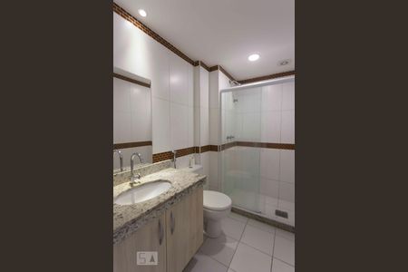 banheiro social de apartamento à venda com 3 quartos, 114m² em Icaraí, Niterói